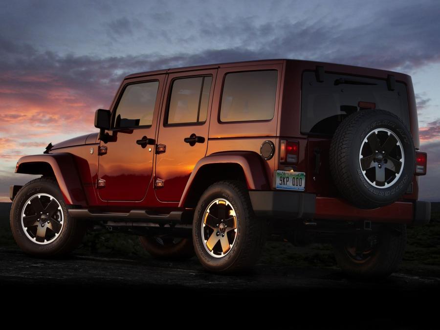  Jeep Wrangler Unlimited Altitude 2012 года  (фото 4 из 14)